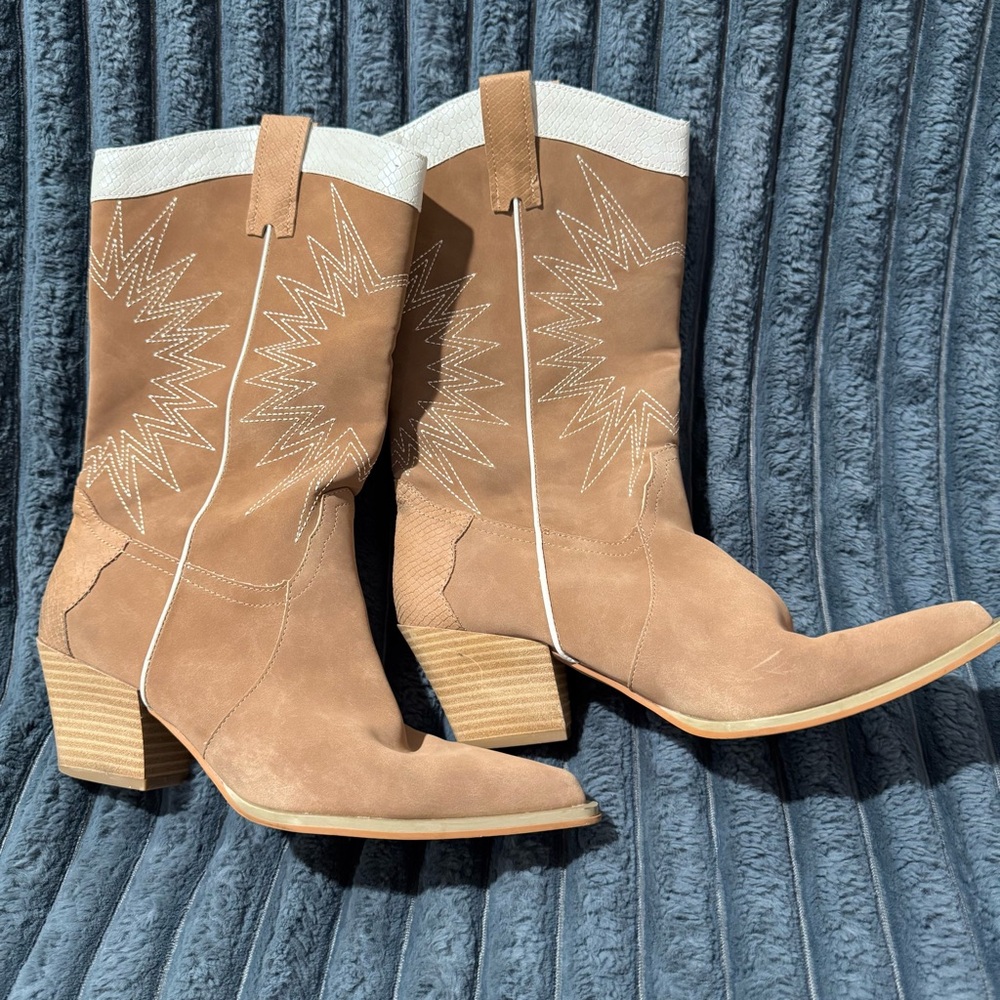 Oasis Society Tan Vegan Leather Western-Style Women's Boots Pre Owned